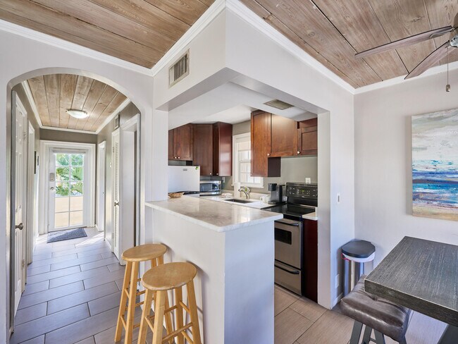 Building Photo - 1214 E Atlantic Ave