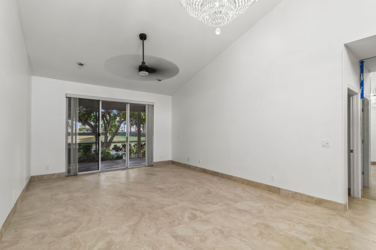 Building Photo - 10516 Lake Vista Cir