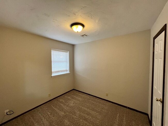 Building Photo - 752 W Forest Dr