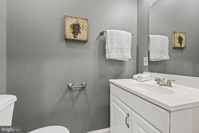 Building Photo - 1934 E Lafayette Ave