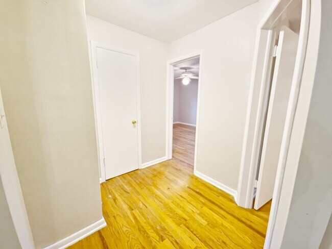Building Photo - 3427 Westbury Rd, Shaker Heights, OH 44120