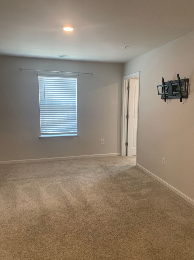 Building Photo - 125 Maple Run Dr