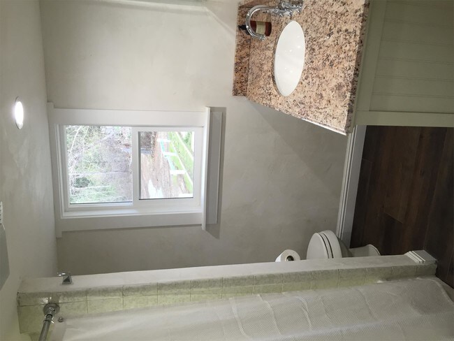 Building Photo - 305 Glenwood Rd