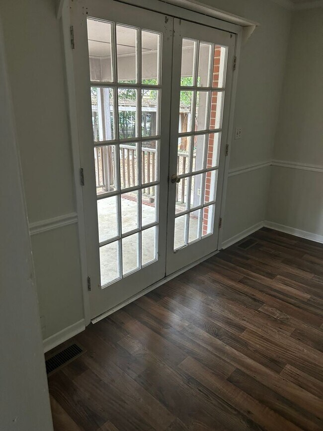 Building Photo - 321 Soperton Ave