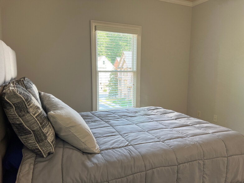 Building Photo - 7955 Magnolia Sq