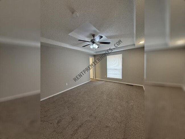 Building Photo - 9805 Blue Bonnet Dr