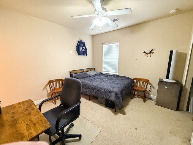 Building Photo - Chase Hollow #33