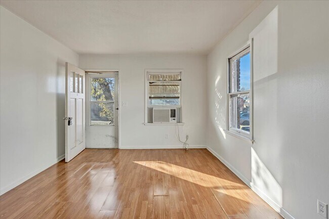 Building Photo - 4504 Drexel Ave