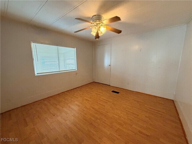 Building Photo - 106 Gaslight Ave