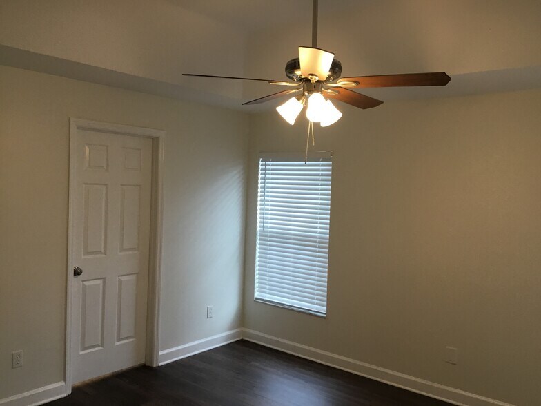 Building Photo - 71 Spring Ridge Dr
