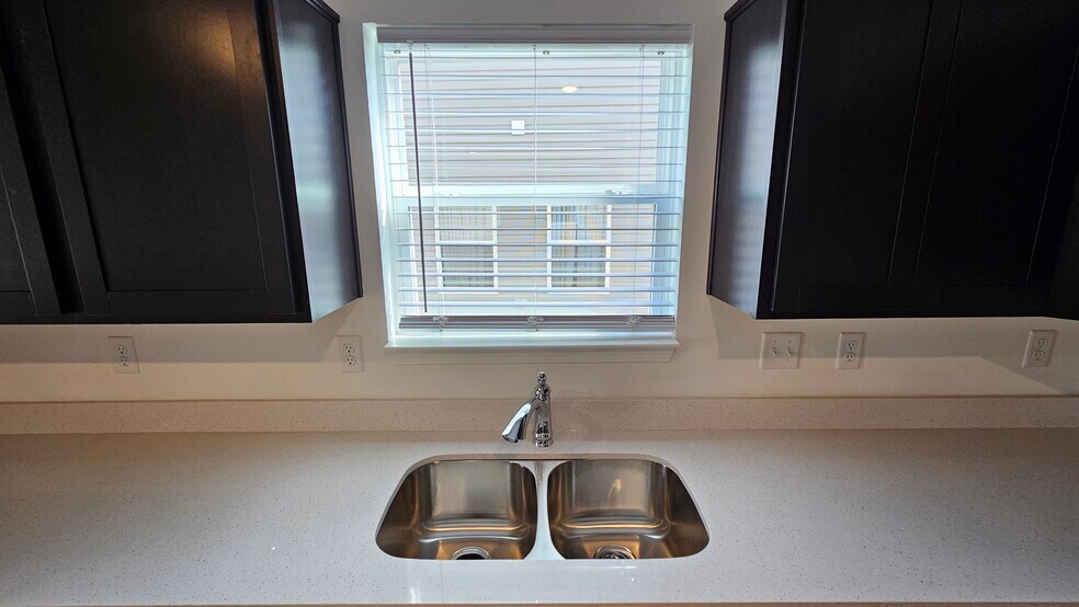 Kitchen - 4209 Tingle Dr