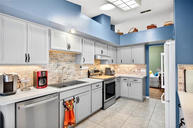 Building Photo - 9000 SW 91st Terrace
