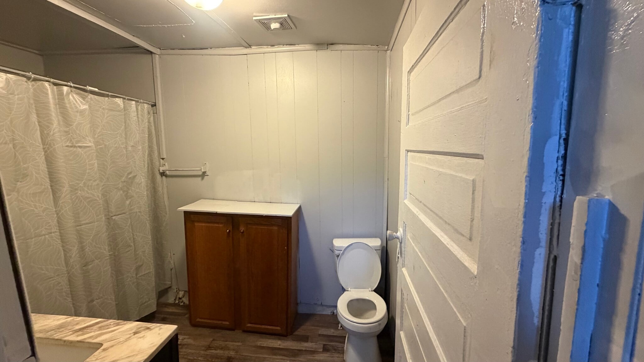 1st Full Bathroom - 1108 Wyllie Ave