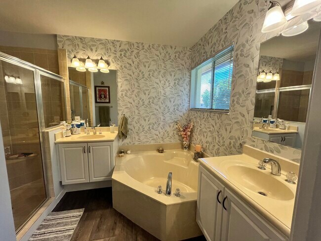 Building Photo - 4281 Coventry Pointe Way