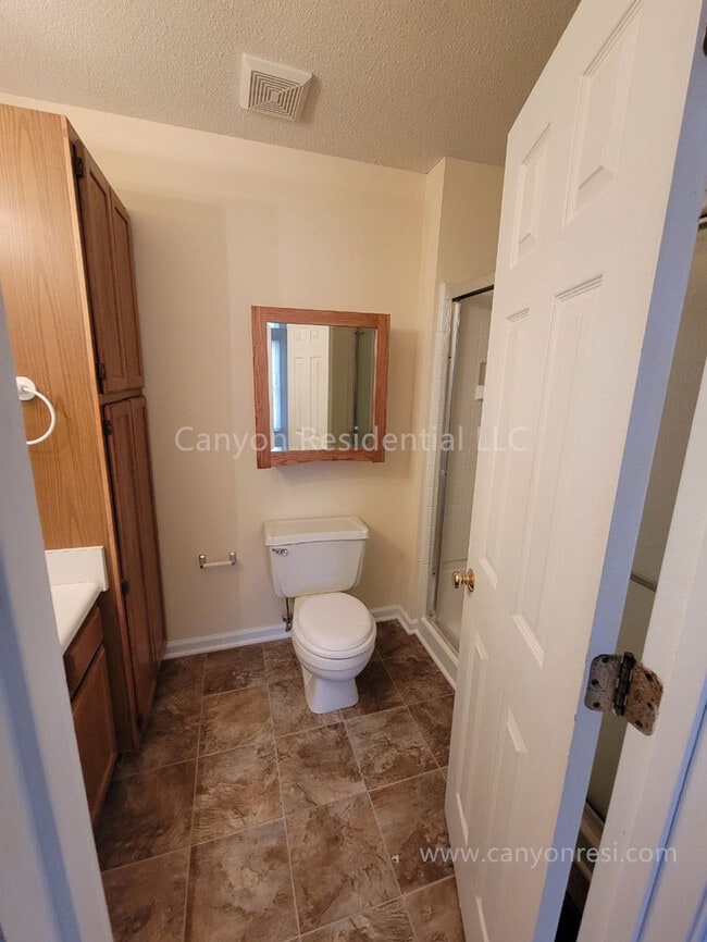 Building Photo - Beautiful 3b, ready to move in!