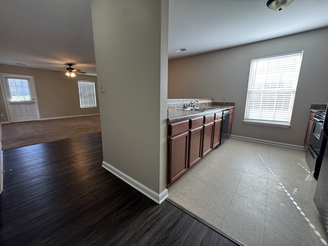 Building Photo - 708 Chatham Ct