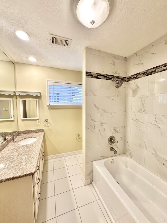 Building Photo - 65 Hickory Oak Dr