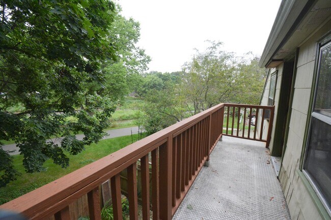 Building Photo - 420 8th Ave SE