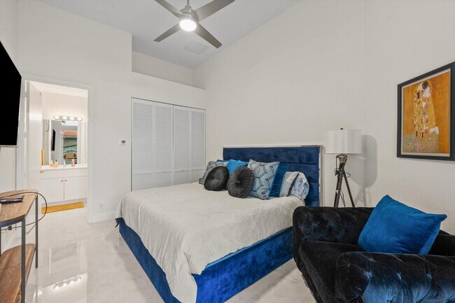 Building Photo - 10891 Fairmont Village Dr