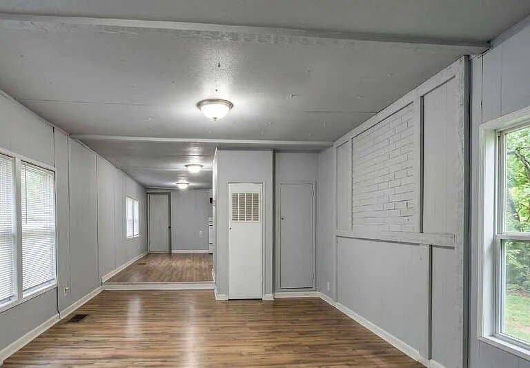 Building Photo - 122 Collins Rd