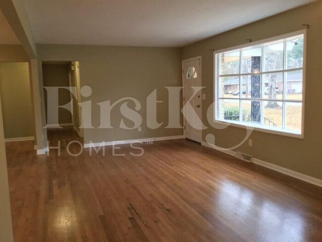 Building Photo - 2080 Bishop Dr
