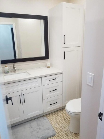 Building Photo - 2500 Parkview Dr