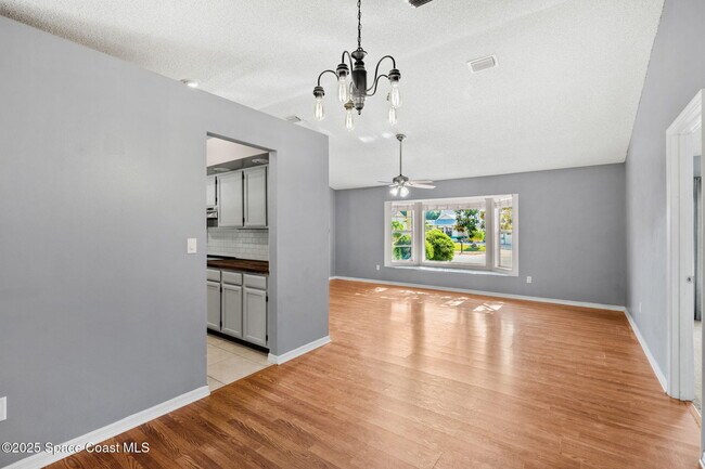 Building Photo - 3390 Floral Palm Blvd