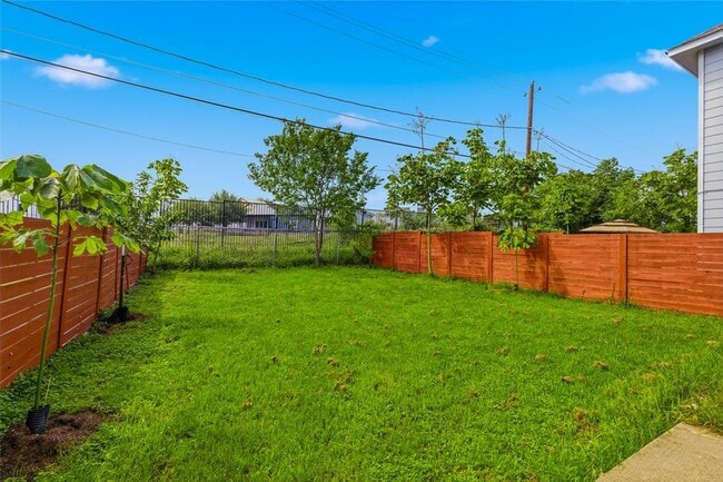 Building Photo - 7510 Lazy Creek Dr