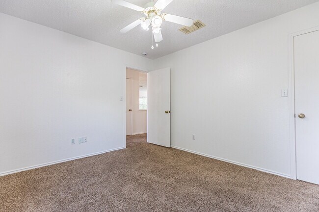 Building Photo - 491 Emerald Fields Ln