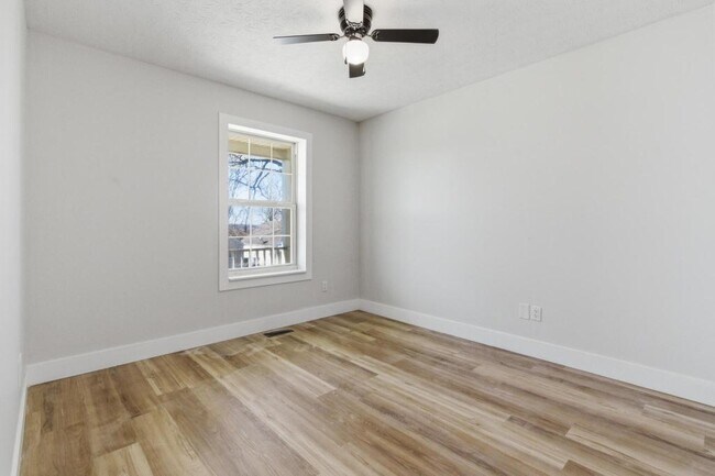 Building Photo - 144 N Quentin Ave