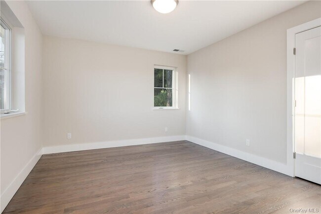 Building Photo - 3B Sterling Ave