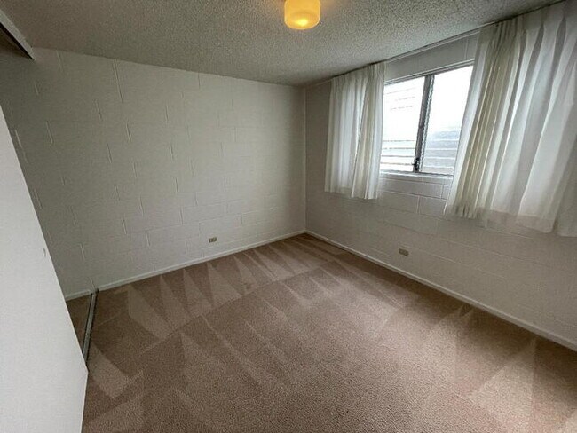 Building Photo - Hokulani Apts 1/1/1 pool, laundry