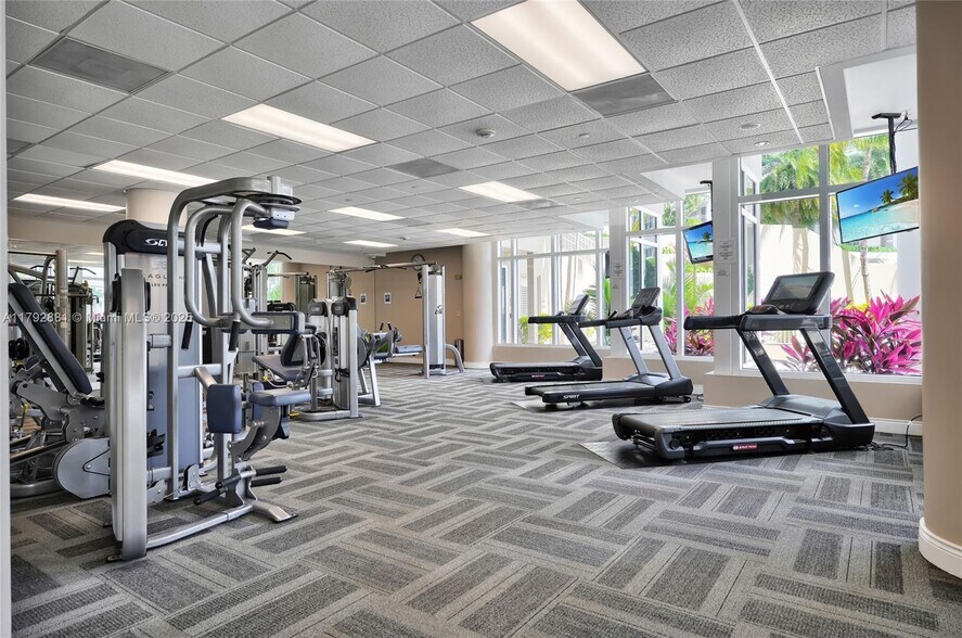 Building Photo - 801 Brickell Key Blvd