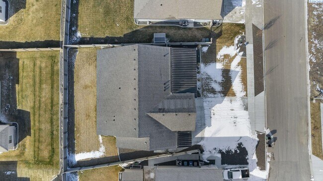 Building Photo - Generational suite w/separate entrance!