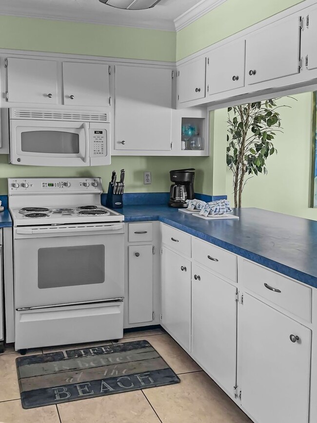 Building Photo - Amazing 3-Bed Condo with HUGE porch on the...