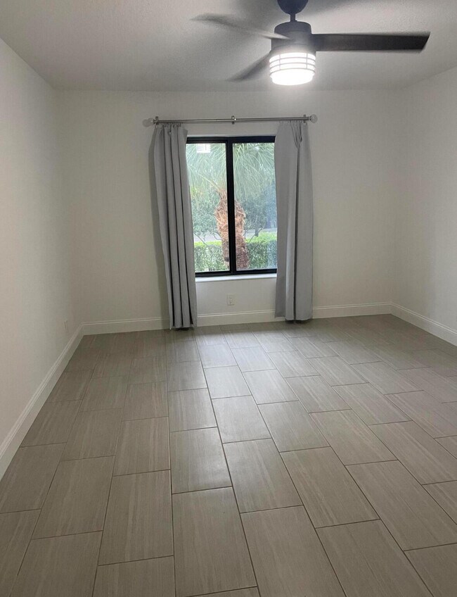 Building Photo - 205 Foxtail Dr