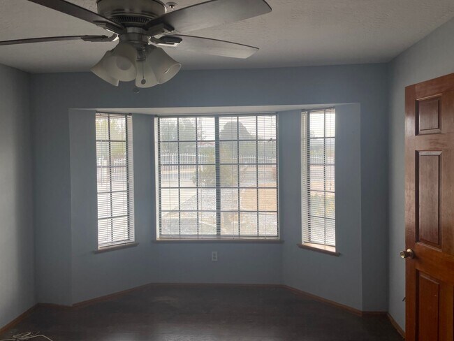 Building Photo - COMING SOON! APPLE VALLEY DESERT KNOLLS 4 ...