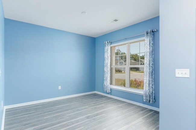 Building Photo - 5700 Redgum Dr