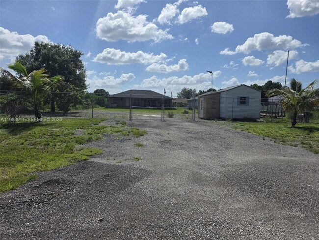 Building Photo - 1816 Tomaso Ave