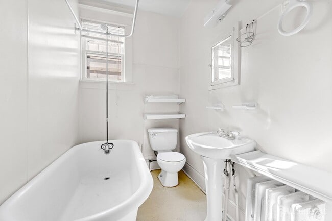 Building Photo - 196 Strawberry Hill Ave