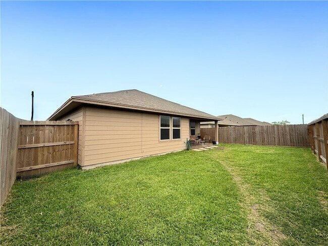 Building Photo - 7726 Lariat Toss Dr