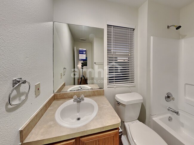 Building Photo - 6013 Midcrown Dr