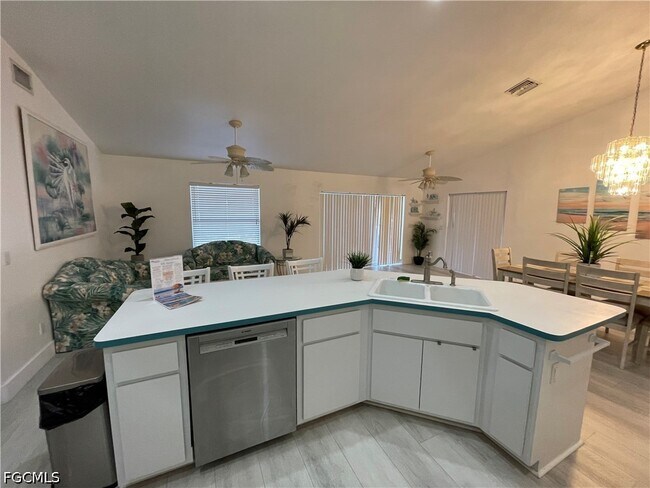 Building Photo - 12196 Matlacha Blvd