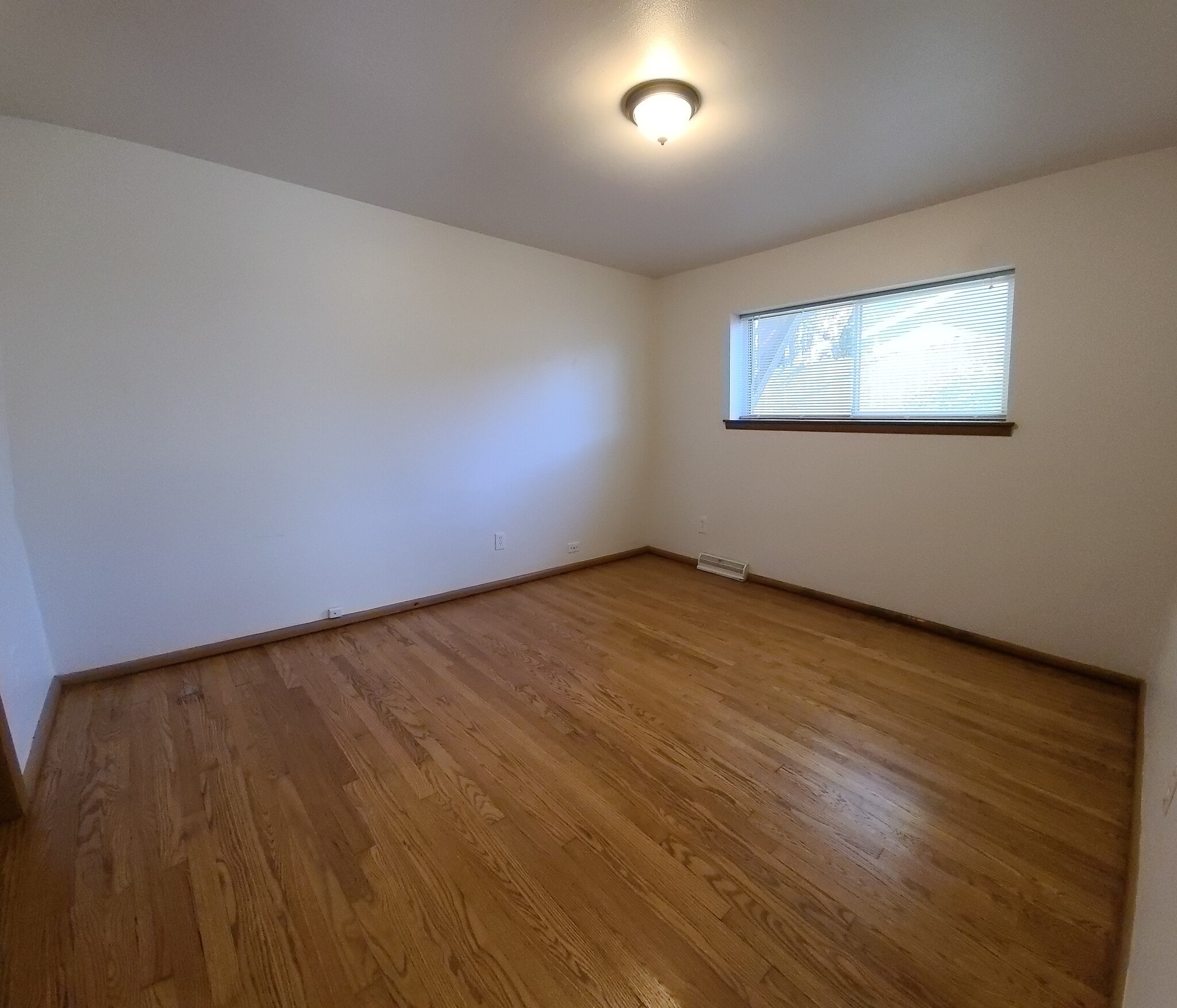 Building Photo - 617 E Homer St