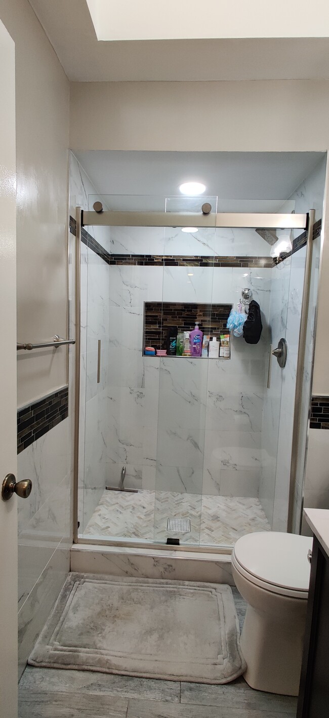 Bathroom in Master bedroom - 26 Hawthorn Dr