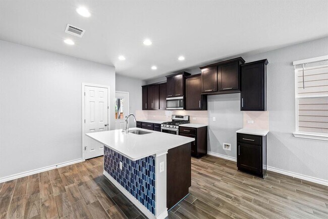 Building Photo - 5002 Plum Peach Bend