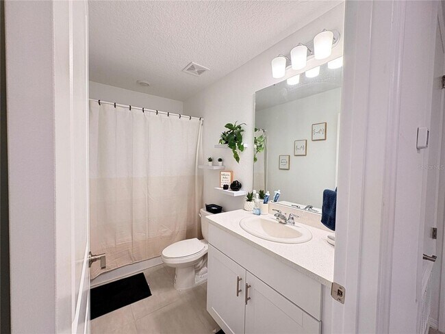 Building Photo - 5020 Revolutionary Wy