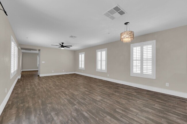 Building Photo - Beautiful Two bedroom 2 1/2 bath