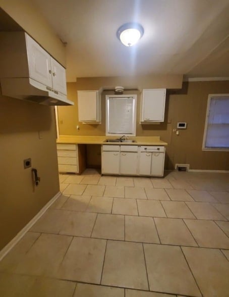 Building Photo - 1624 Whitney Ave