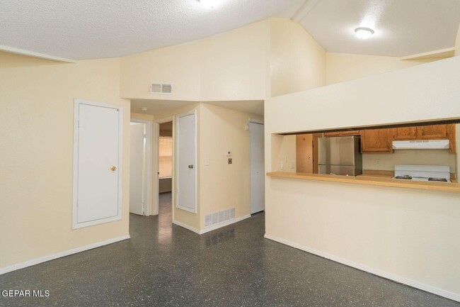 Building Photo - 11601 Soberana Ln